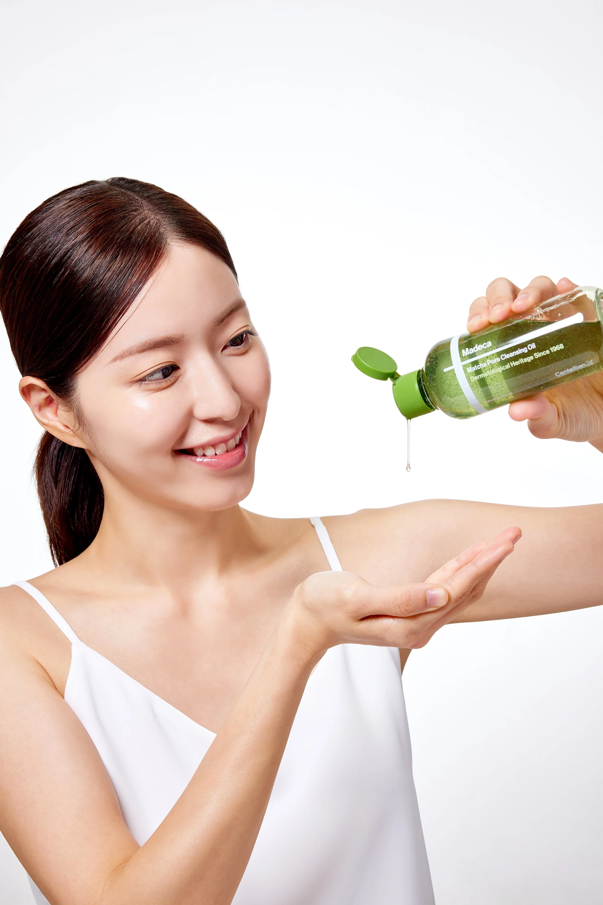 Madeca Matcha Pore Cleansing Oil 200ml - Image 9
